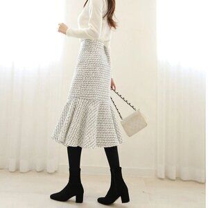 Effortlessly Polished Tweed Mermaid Skirt – Black & White Pattern, Size M